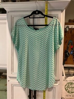 Expresso Chevron Designed Front Top in Size Large